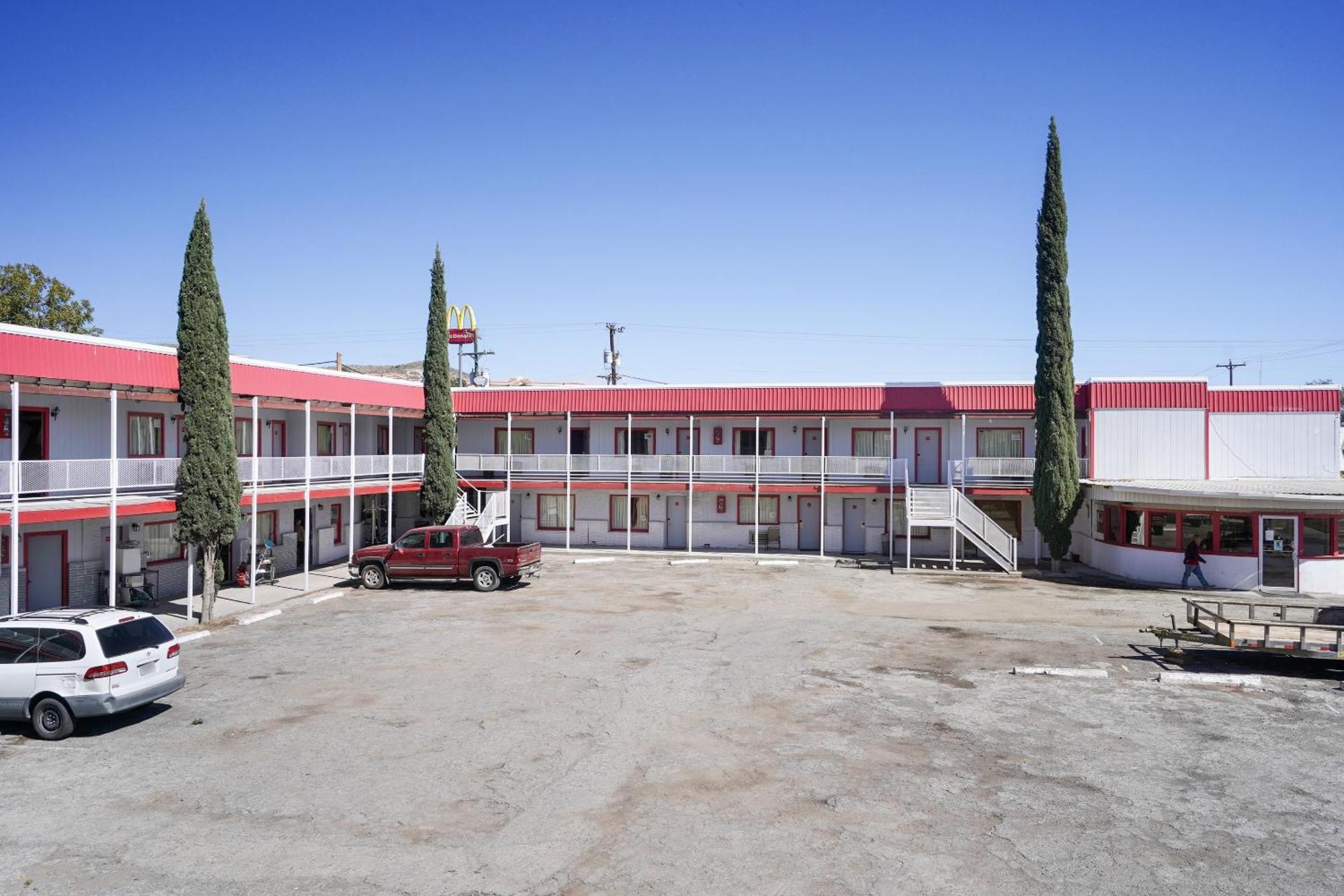 Oyo Alpine Tx Near Big Bend National Park Hotel Exterior photo